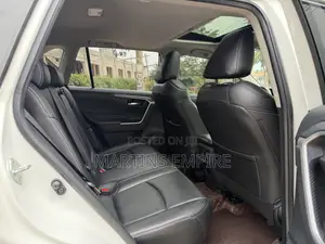 Toyota RAV4 XLE 2022 Black