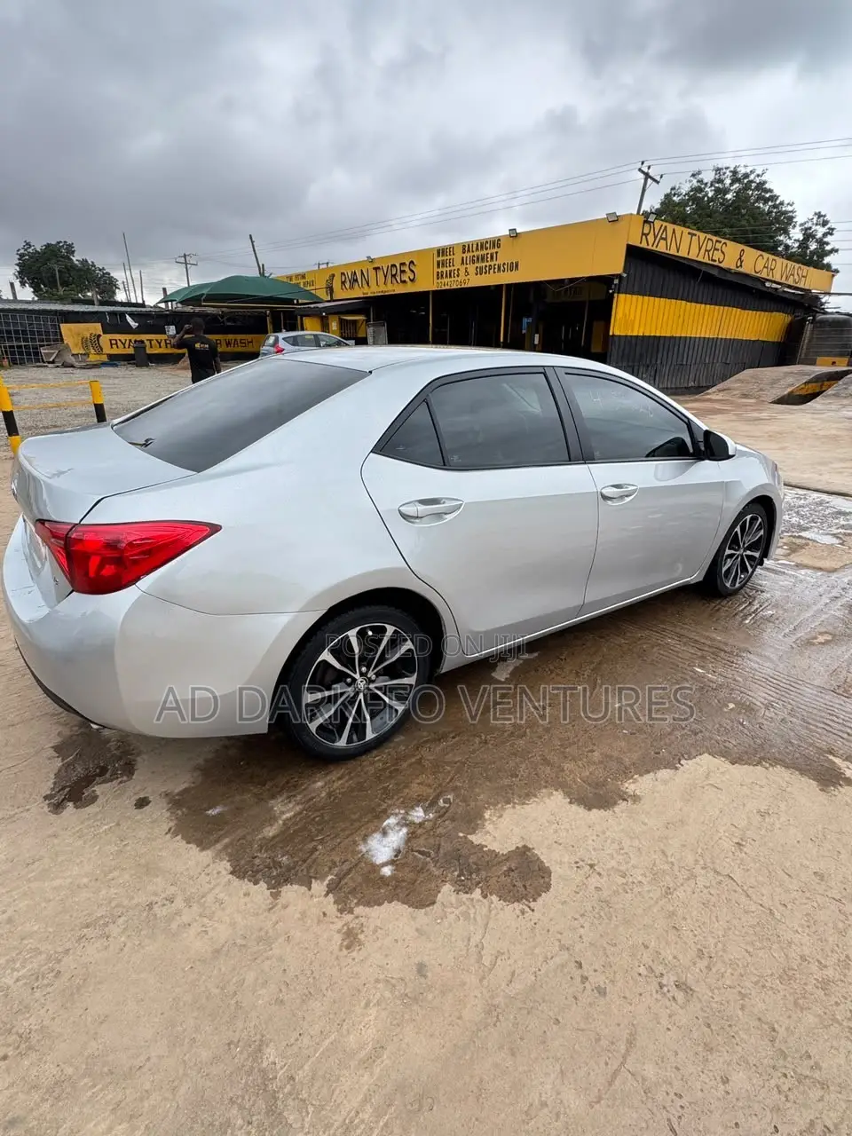 Toyota Corolla LE (1.8L 4cyl 2A) 2018 Silver
