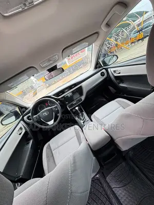 Toyota Corolla LE (1.8L 4cyl 2A) 2018 Silver