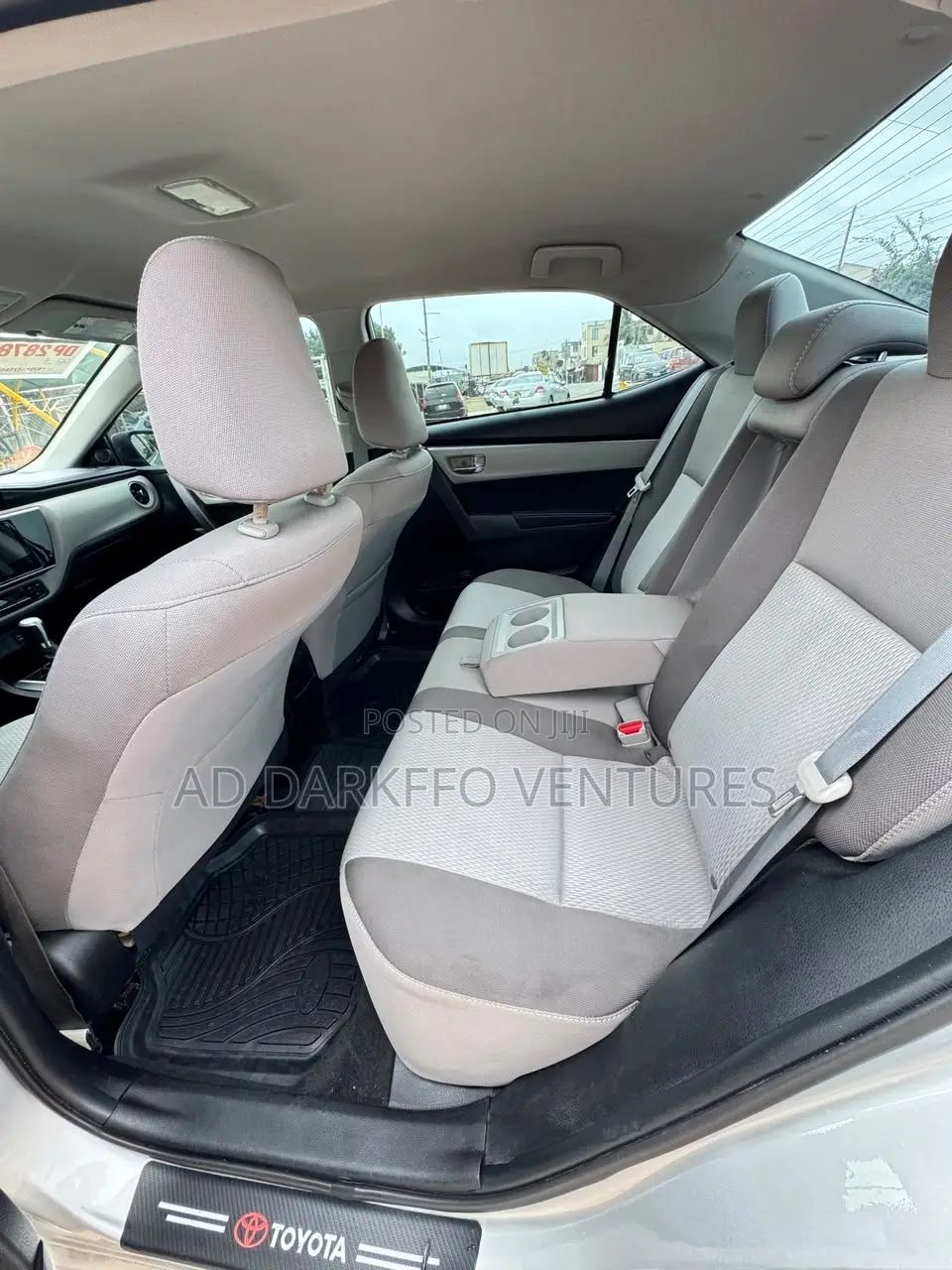 Toyota Corolla LE (1.8L 4cyl 2A) 2018 Silver
