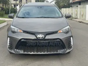 Toyota Corolla XSE 4dr Sedan (1.8L 4cyl CVT) 2017 Gold
