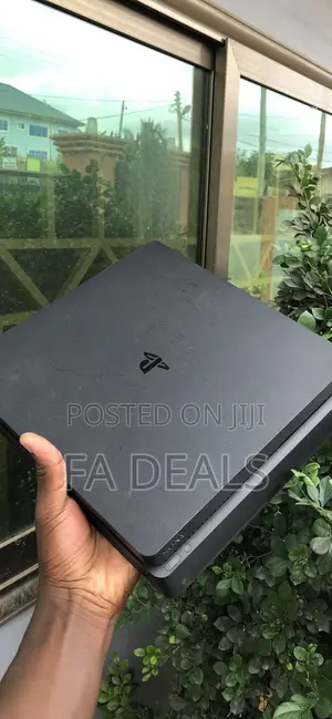Ps4 Slim With 2 Controllers and 5 Offline Games
