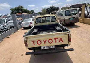 Toyota Hilux 2.5 Cab 2005 Gold