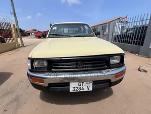 Toyota Hilux 2.5 Cab 2005 Gold