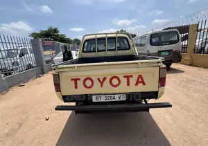 Toyota Hilux 2.5 Cab 2005 Gold