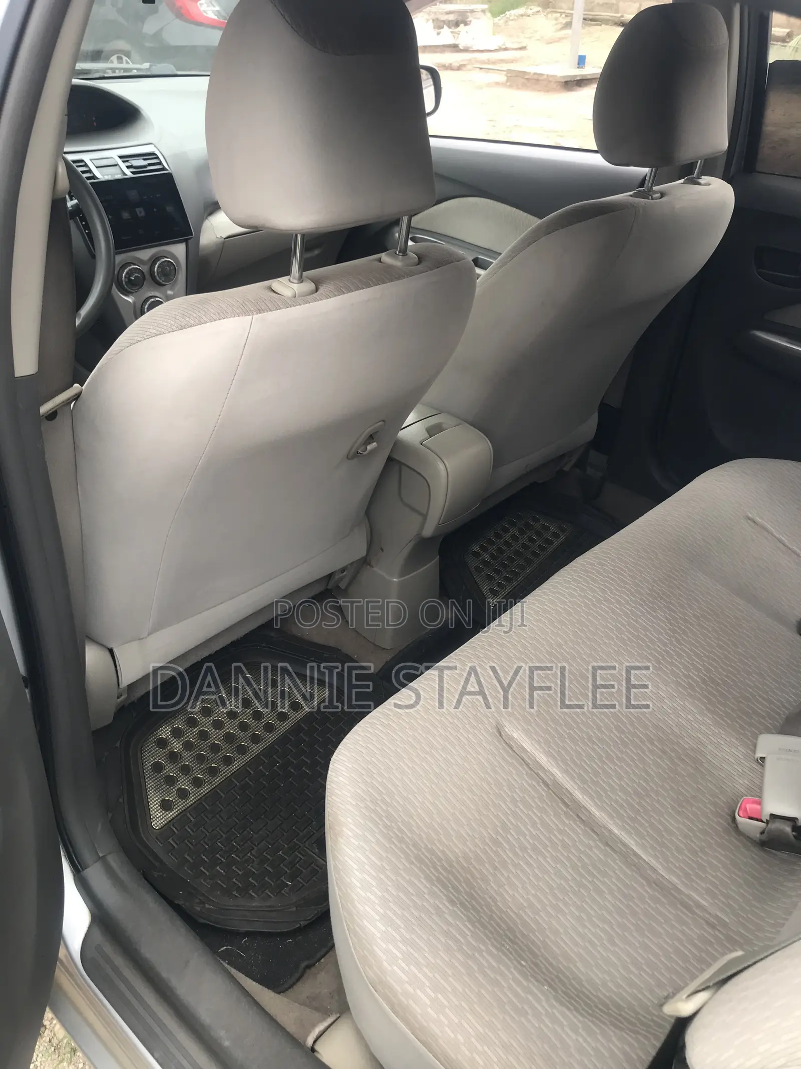 Toyota Belta 2011 Silver