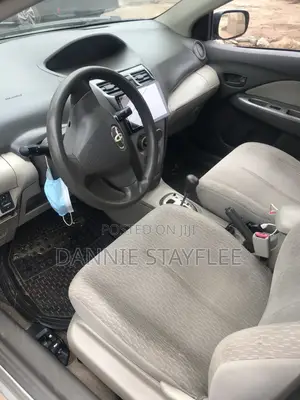 Toyota Belta 2011 Silver