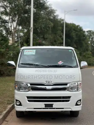 Toyota HiAce 2013 White