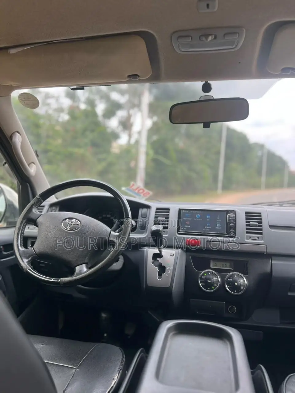 Toyota HiAce 2013 White