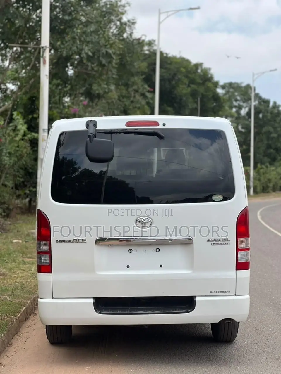 Toyota HiAce 2013 White