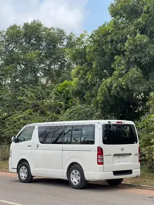 Toyota HiAce 2013 White