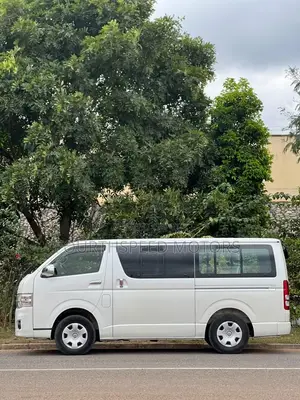 Toyota HiAce 2013 White