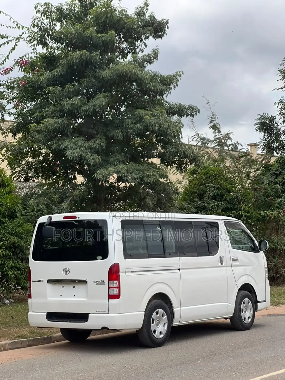 Toyota HiAce 2013 White