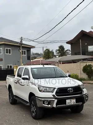 Toyota Hilux 2025 White