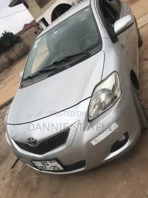 Toyota Belta 2011 Silver