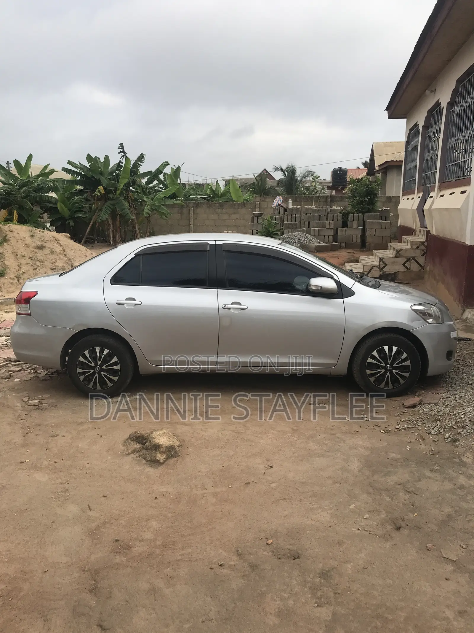 Toyota Belta 2011 Silver