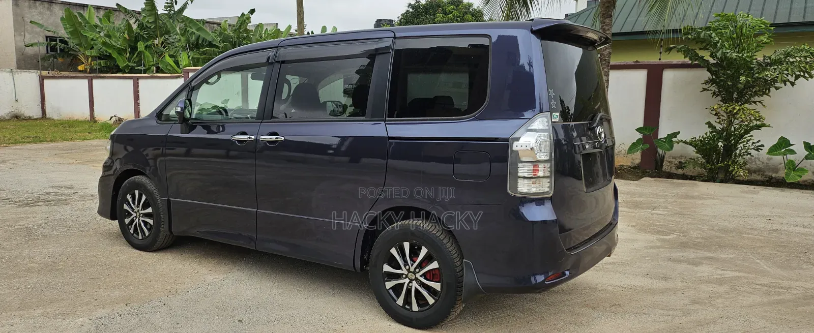 Toyota Voxy 2013 Blue