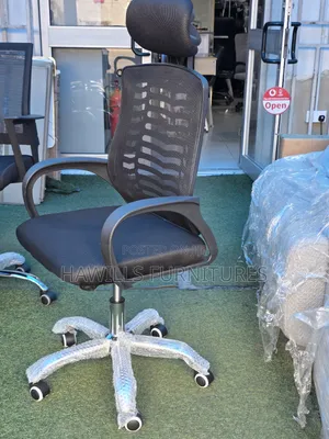 Mesh Office Swivel Chair in Black