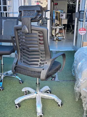 Mesh Office Swivel Chair in Black
