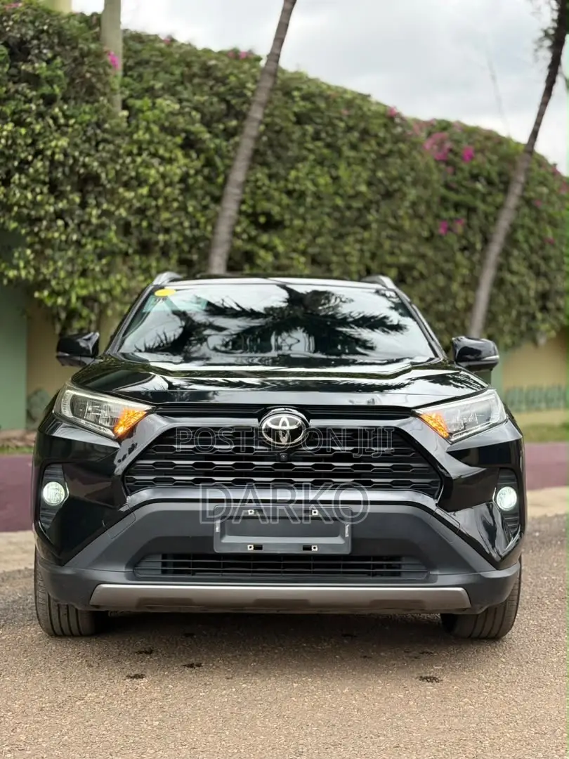 Toyota RAV4 XLE 2021 Black
