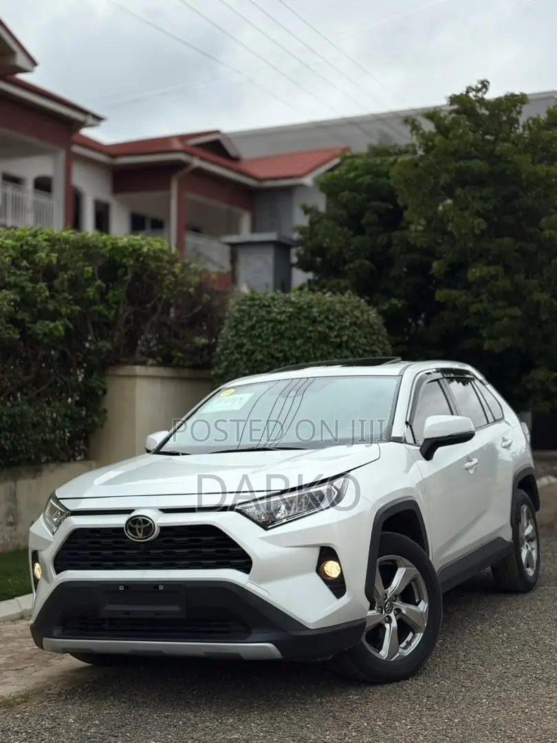 Toyota RAV4 XLE FWD 2023 White