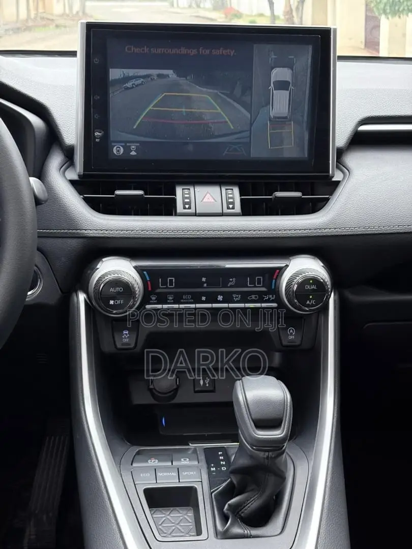 Toyota RAV4 XLE FWD 2023 White