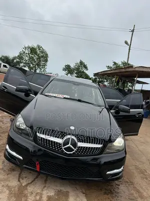 Mercedes-Benz C300 2014 Black