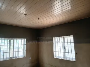 2bdrm House in Lake Side Estate for sale