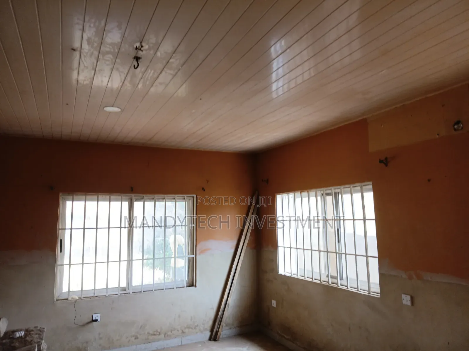 2bdrm House in Lake Side Estate for sale