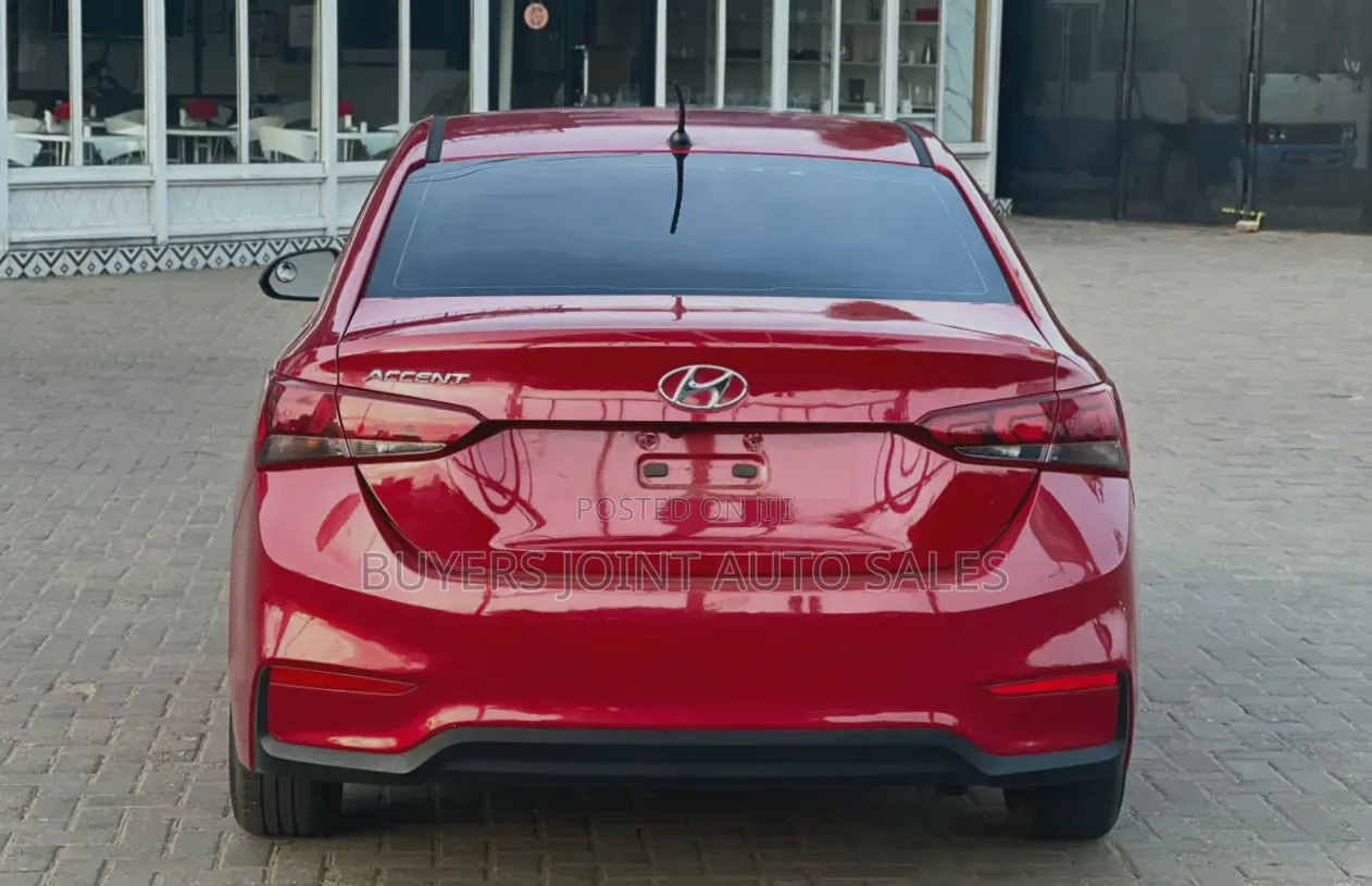Hyundai Accent SE 2018 Maroon