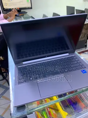 New Laptop HP ZBook Firefly G8 16GB Intel Core i5 SSD 512GB