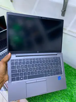 New Laptop HP ZBook Firefly G8 16GB Intel Core i5 SSD 512GB