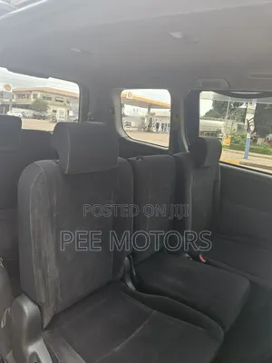 Toyota Voxy V 2WD 8-Seater 2011 White