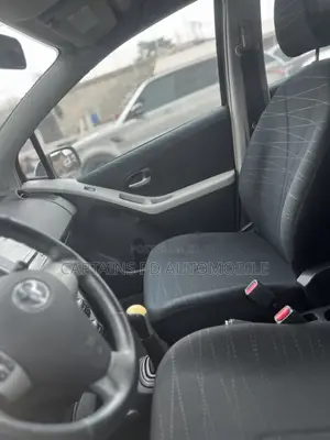 Toyota Yaris 2010 Gray