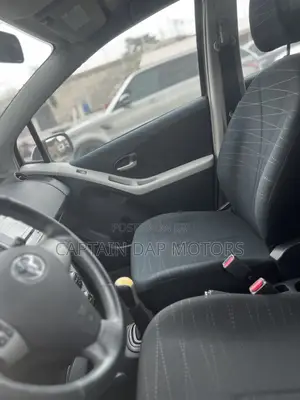 Toyota Yaris 2010 Gray