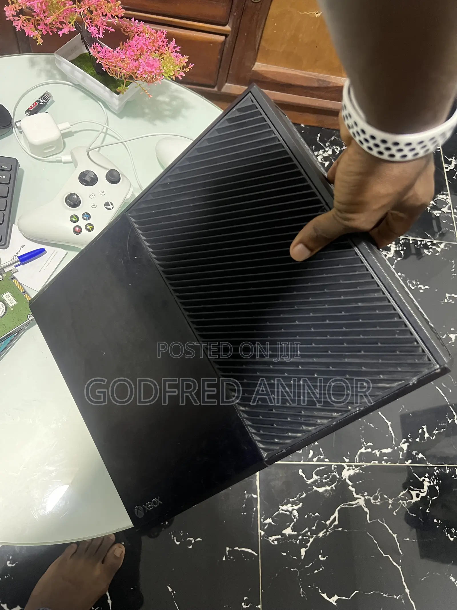 Used Xbox One It Comes With One Controller