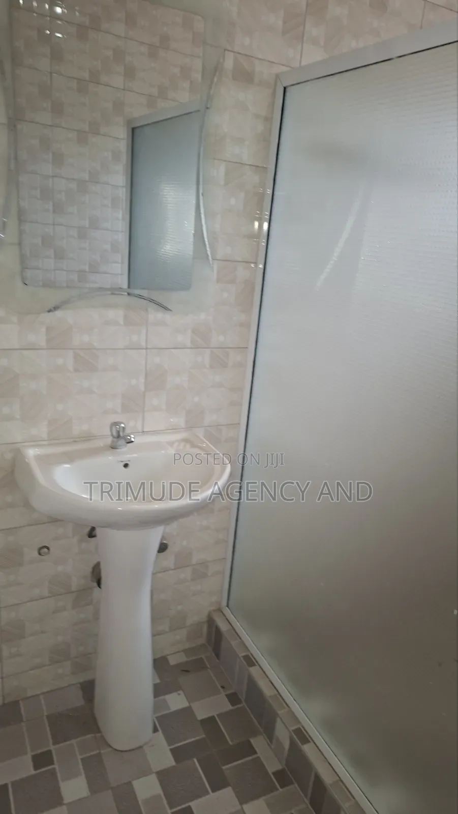 6bdrm House in Trimude Agency And, Kumasi Metropolitan for sale