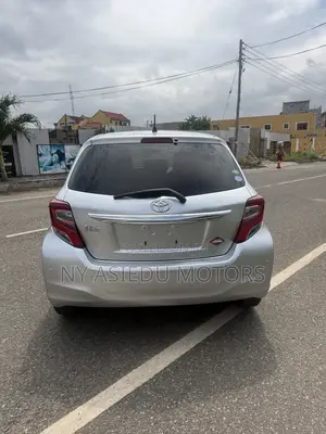 Toyota Vitz 1.3 FWD 5dr 2016 Silver