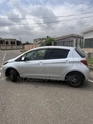 Toyota Vitz 1.3 FWD 5dr 2016 Silver