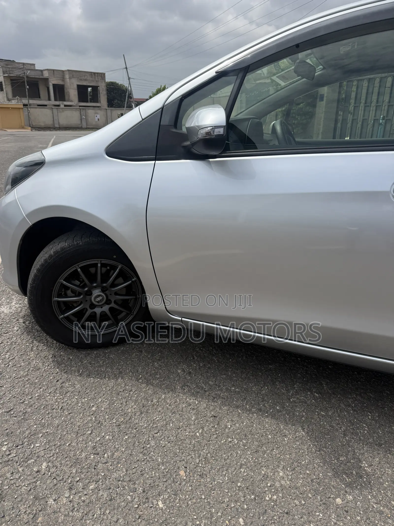 Toyota Vitz 1.3 FWD 5dr 2016 Silver