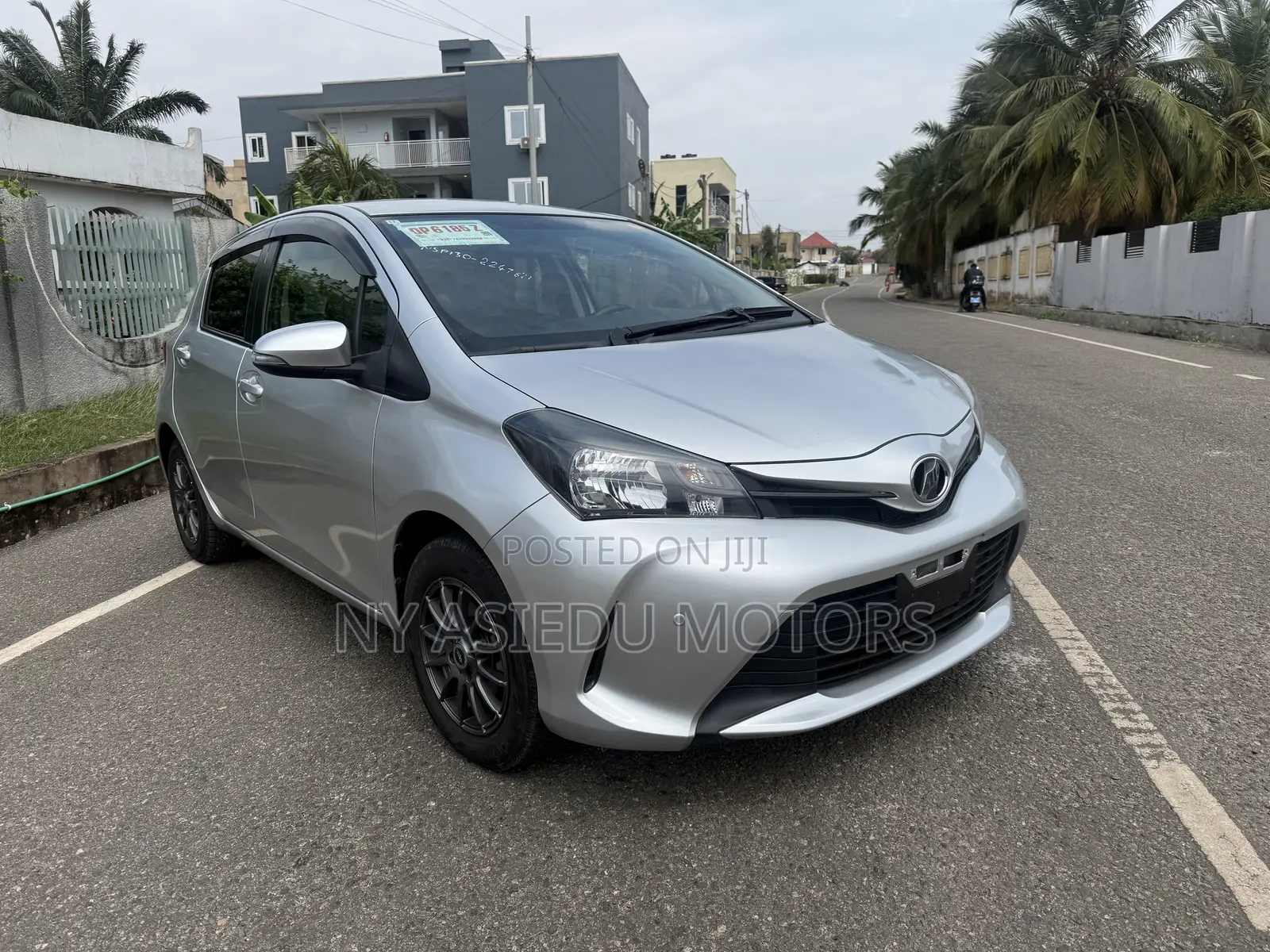 Toyota Vitz 1.3 FWD 5dr 2016 Silver