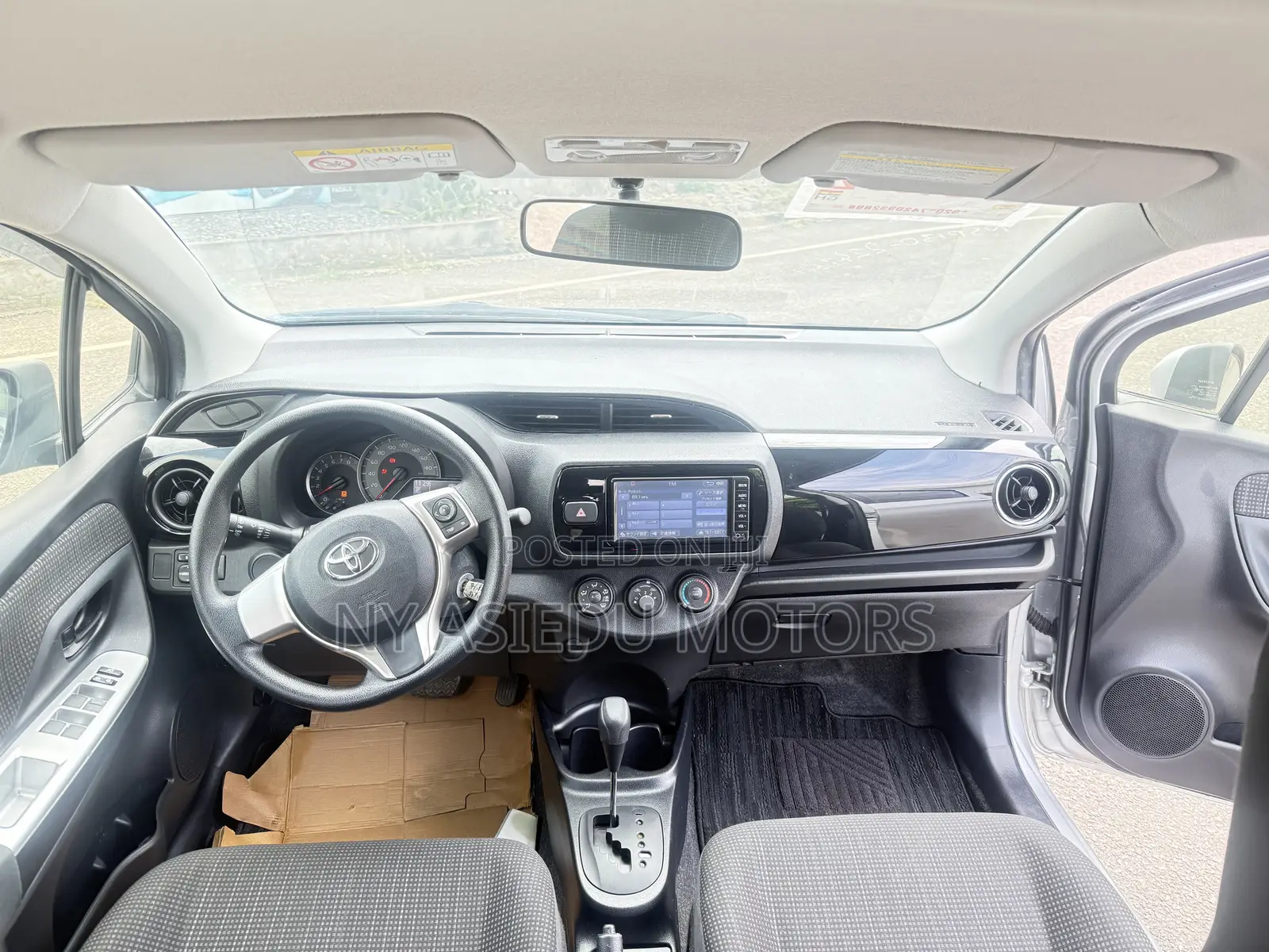 Toyota Vitz 1.3 FWD 5dr 2016 Silver