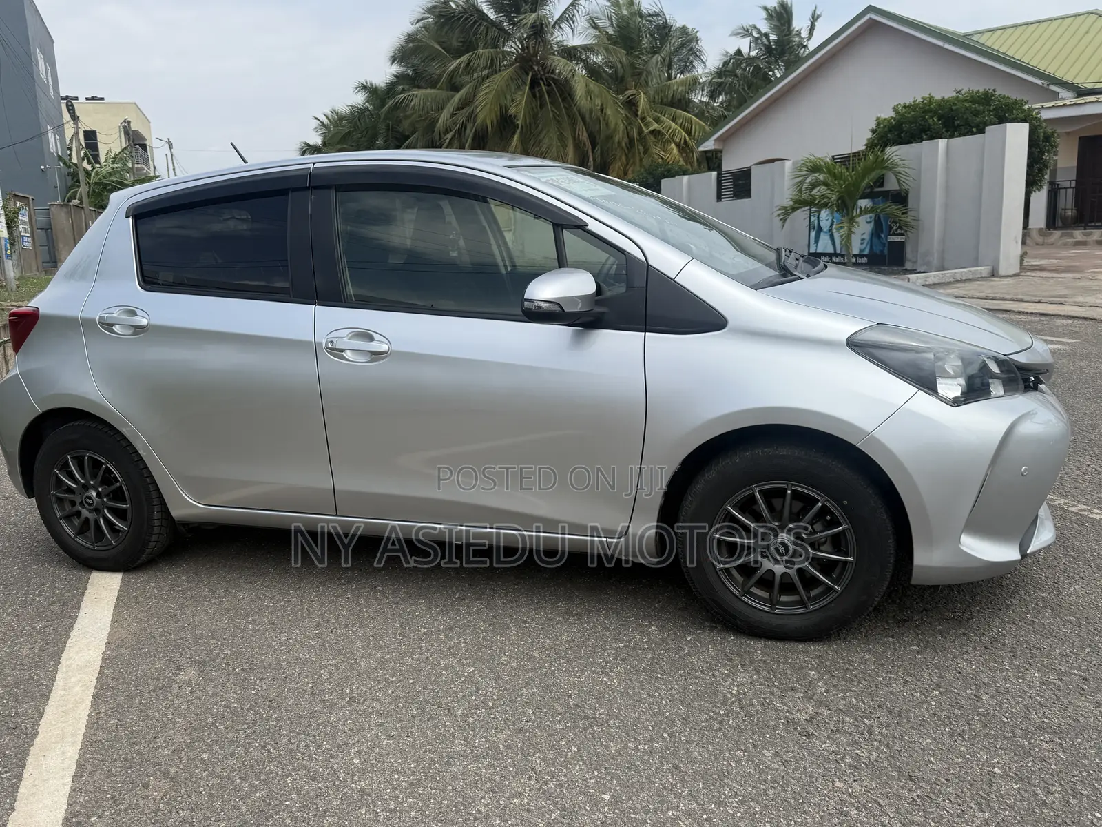 Toyota Vitz 1.3 FWD 5dr 2016 Silver