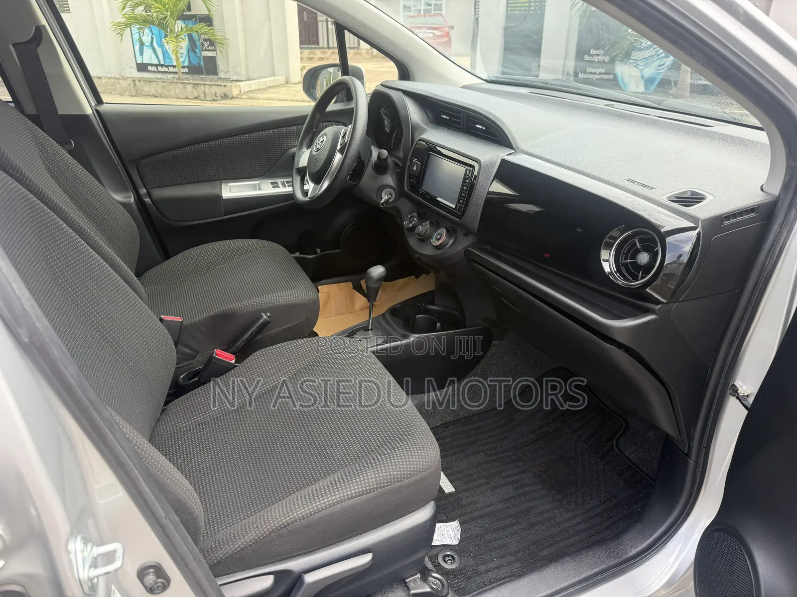 Toyota Vitz 1.3 FWD 5dr 2016 Silver