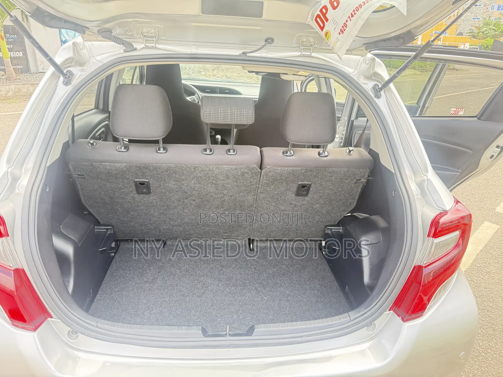Toyota Vitz 1.3 FWD 5dr 2016 Silver
