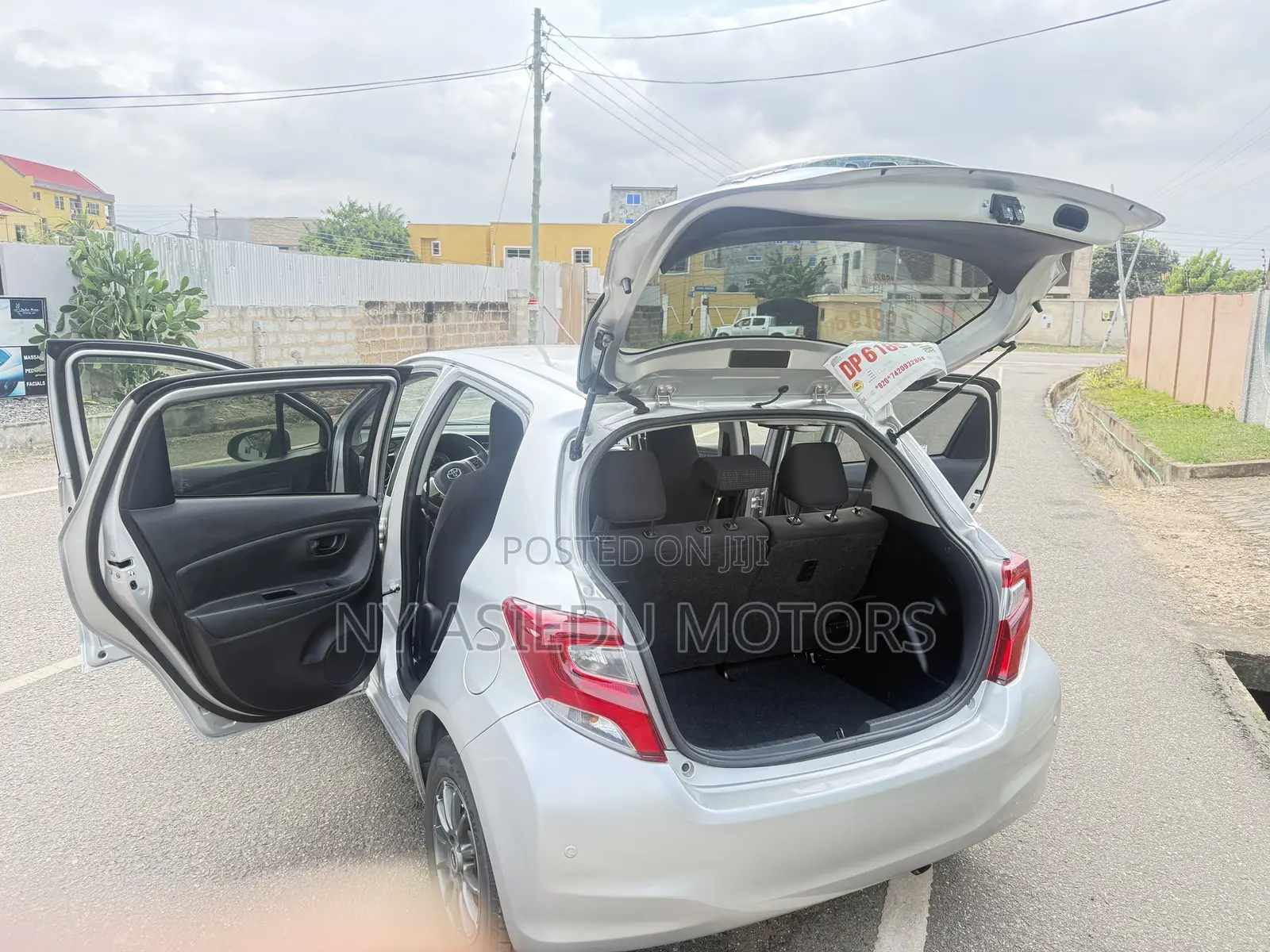 Toyota Vitz 1.3 FWD 5dr 2016 Silver