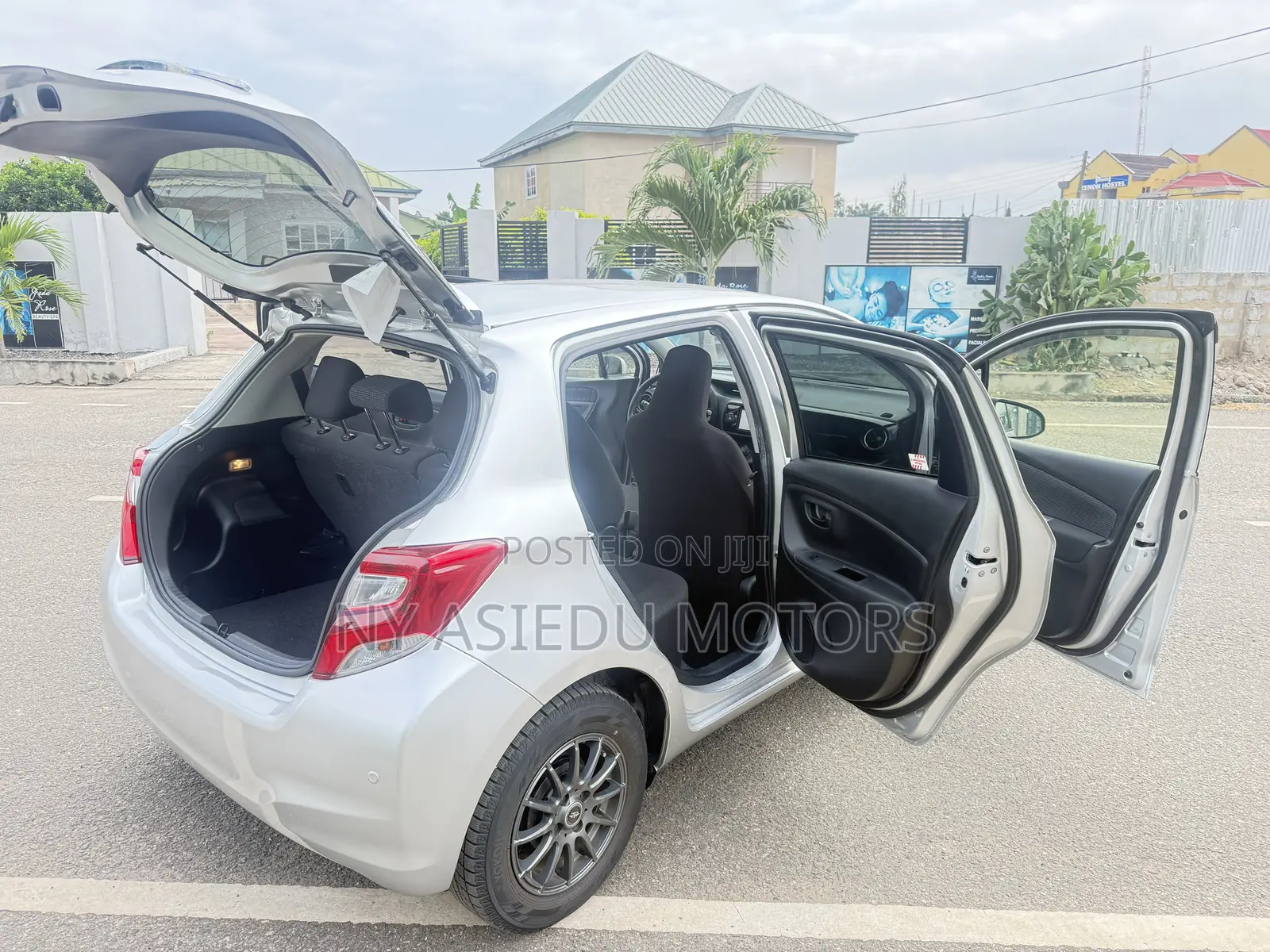 Toyota Vitz 1.3 FWD 5dr 2016 Silver