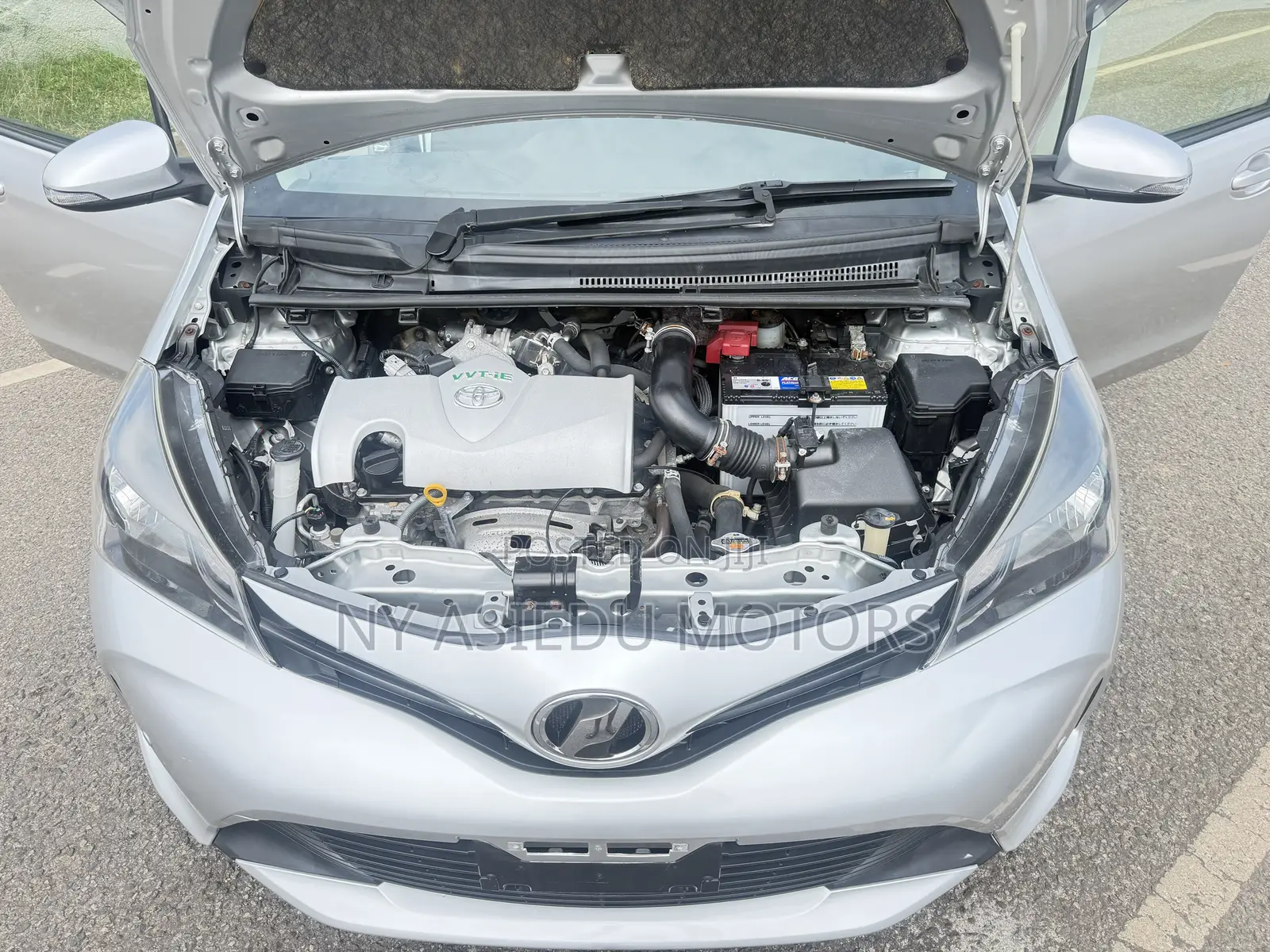 Toyota Vitz 1.3 FWD 5dr 2016 Silver