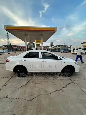 Toyota Corolla Base 4dr Sedan (1.8L 4cyl 5M) 2009 White