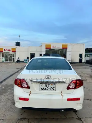Toyota Corolla Base 4dr Sedan (1.8L 4cyl 5M) 2009 White